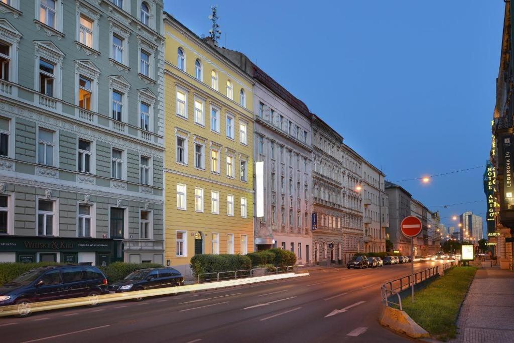 Отель Prague Season Three Stars Экстерьер фото
